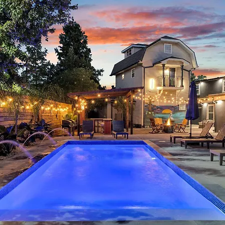 Sleeps 24-Spacious Suites Near Fq W Pool